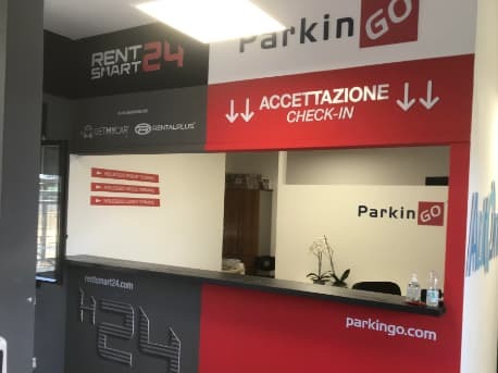 entrada de alquiler de coches en el aeropuerto de Catania Rentsmart24